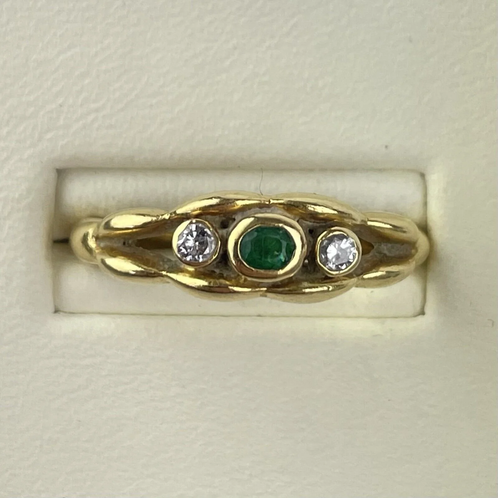 Vintage 18ct Yellow Gold Diamond & Emerald Ring 3.9g Size O