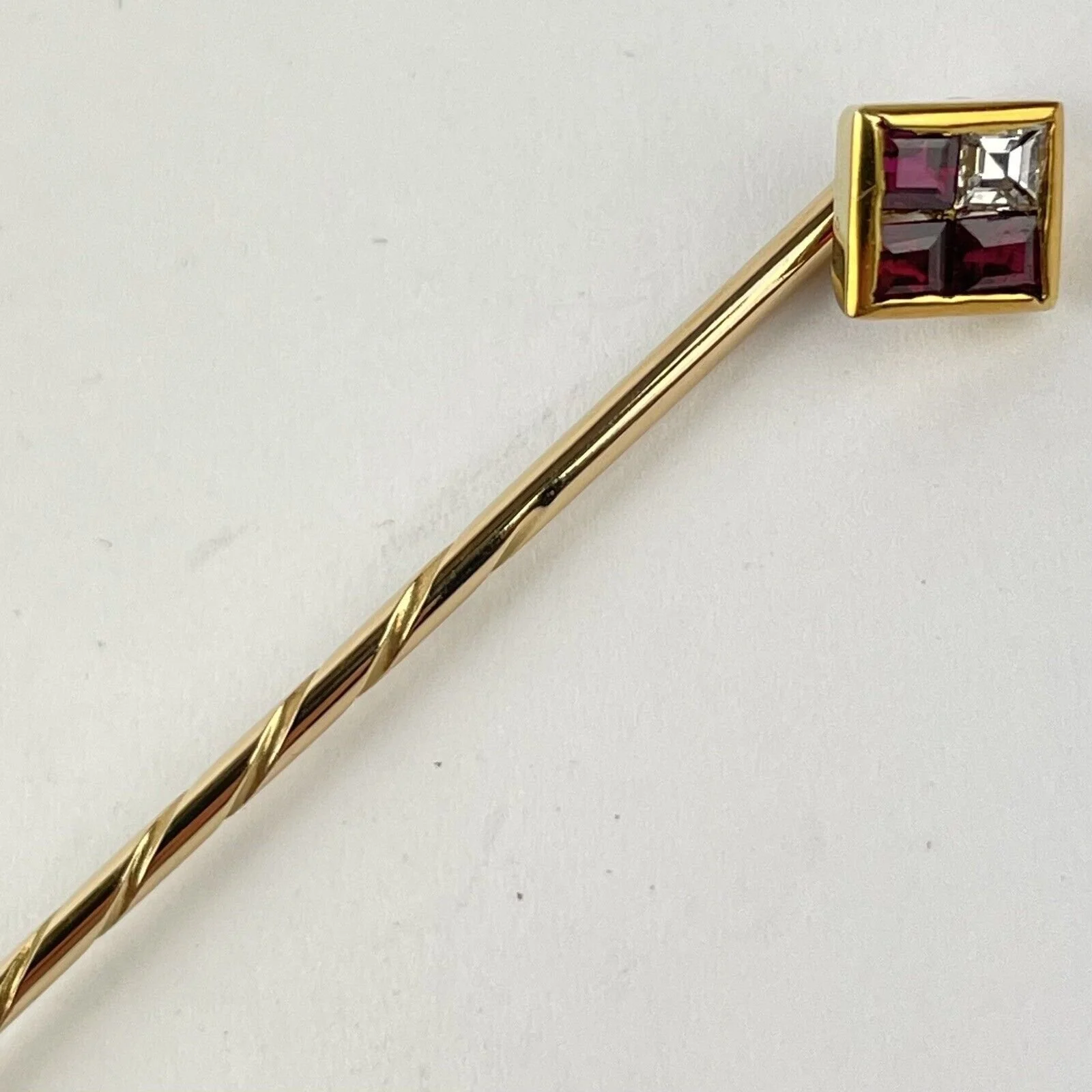 Vintage 18ct Tested Yellow Gold Princess Cut Diamond & Ruby Stick Pin