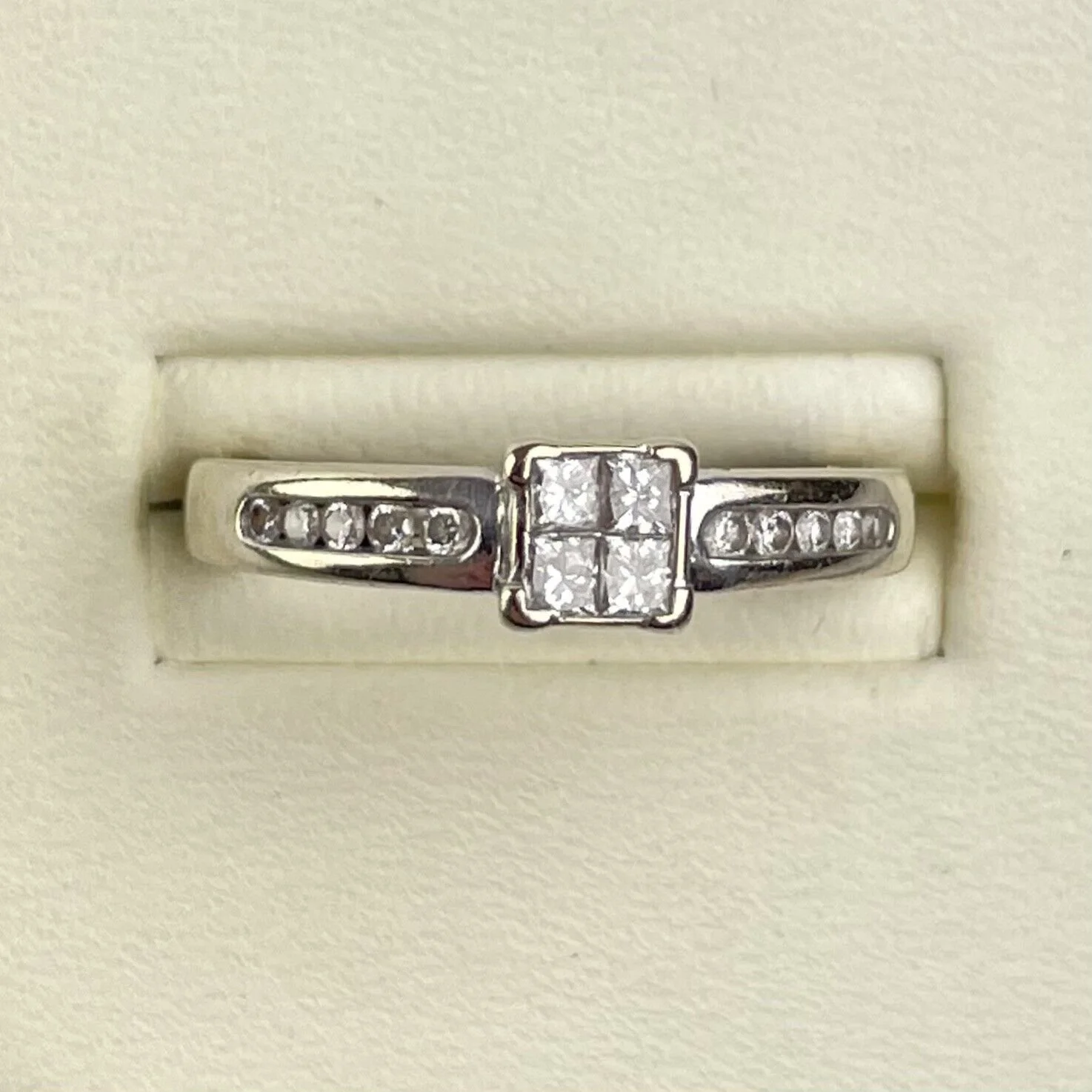 Vintage 18ct White Gold Princess & Round Cut Diamond Engagement Ring Size L