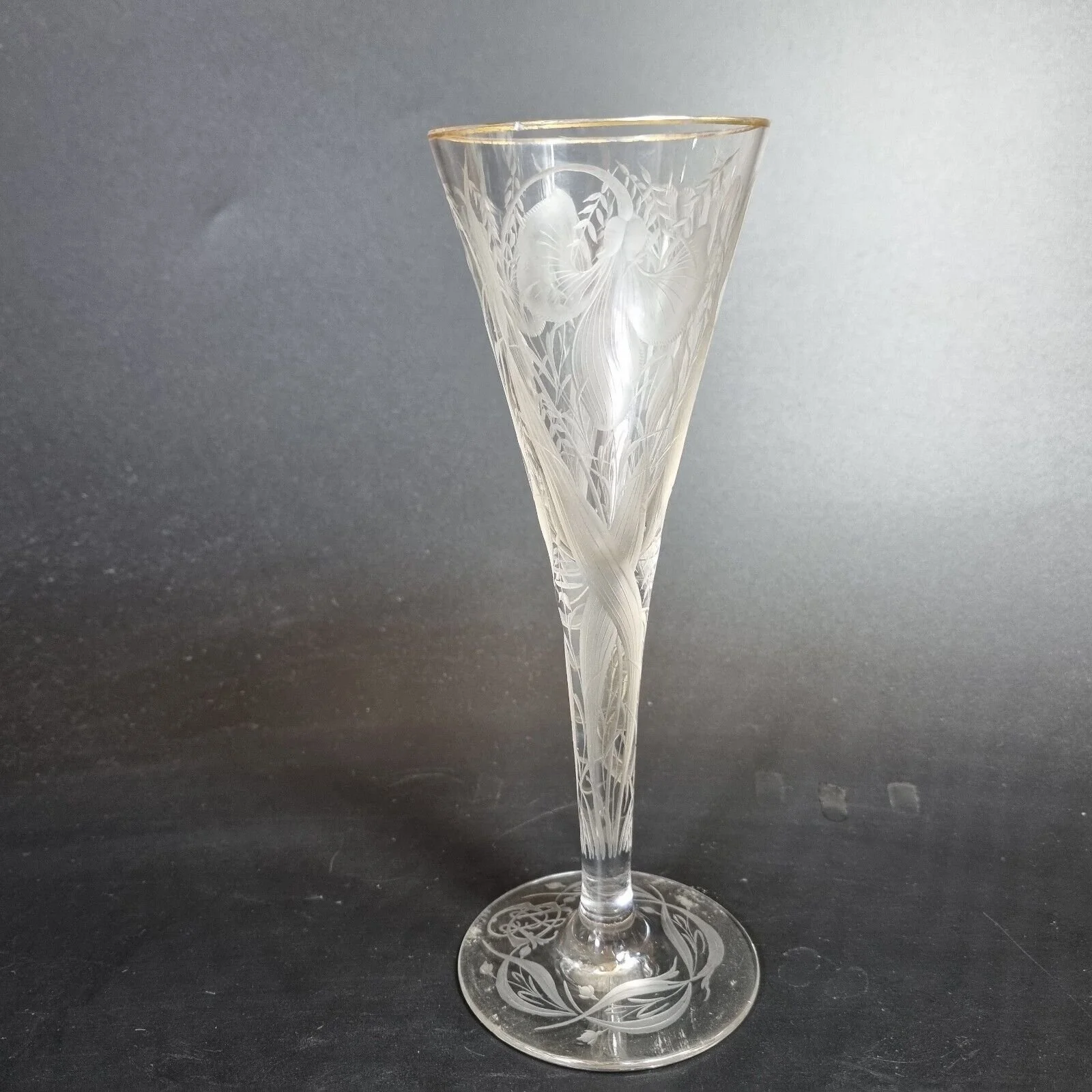 Antique 19th Century Art Nouveau Wine Glass Engraved Floral Decoration 20.5cm