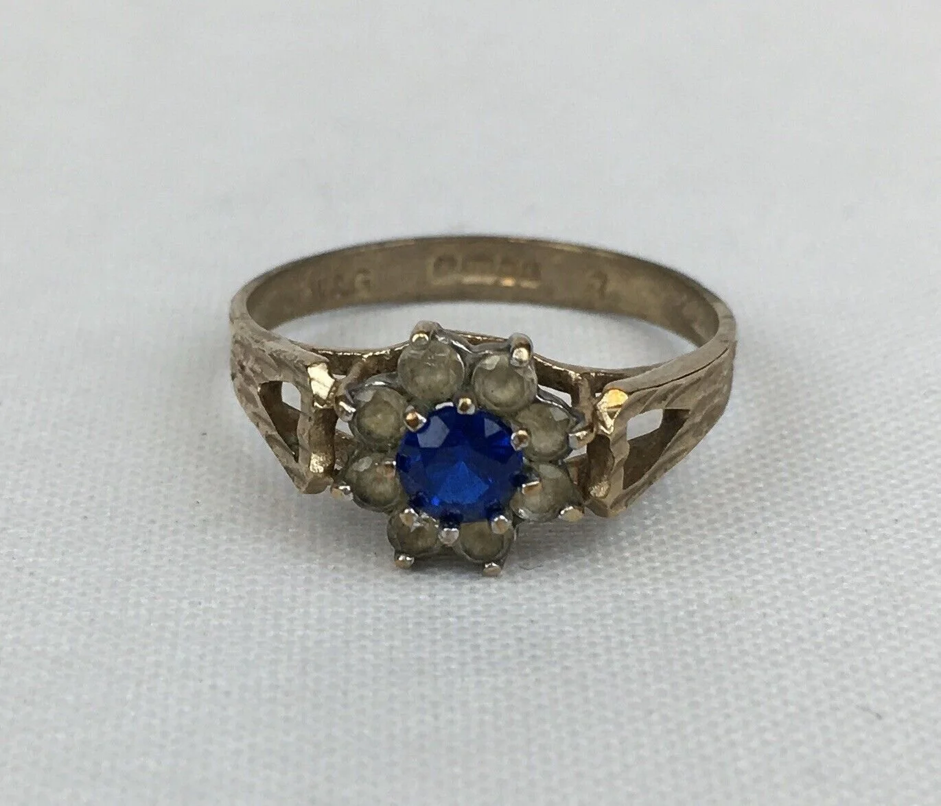 Vintage 1979 9ct Yellow Gold Synthetic Sapphire & CZ Cluster Dress Ring Q 1/2