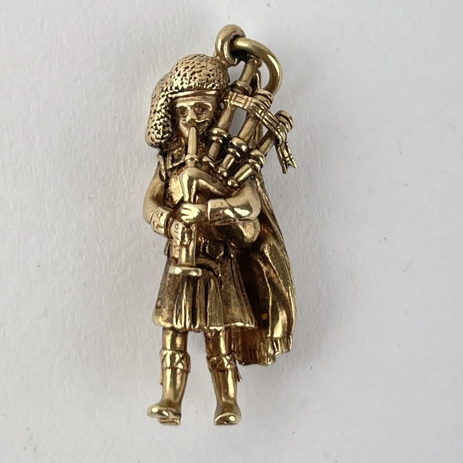 Vintage 9ct Yellow Gold Bagpiper Man Playing Bagpipes Charm 5.2g 2.7cm