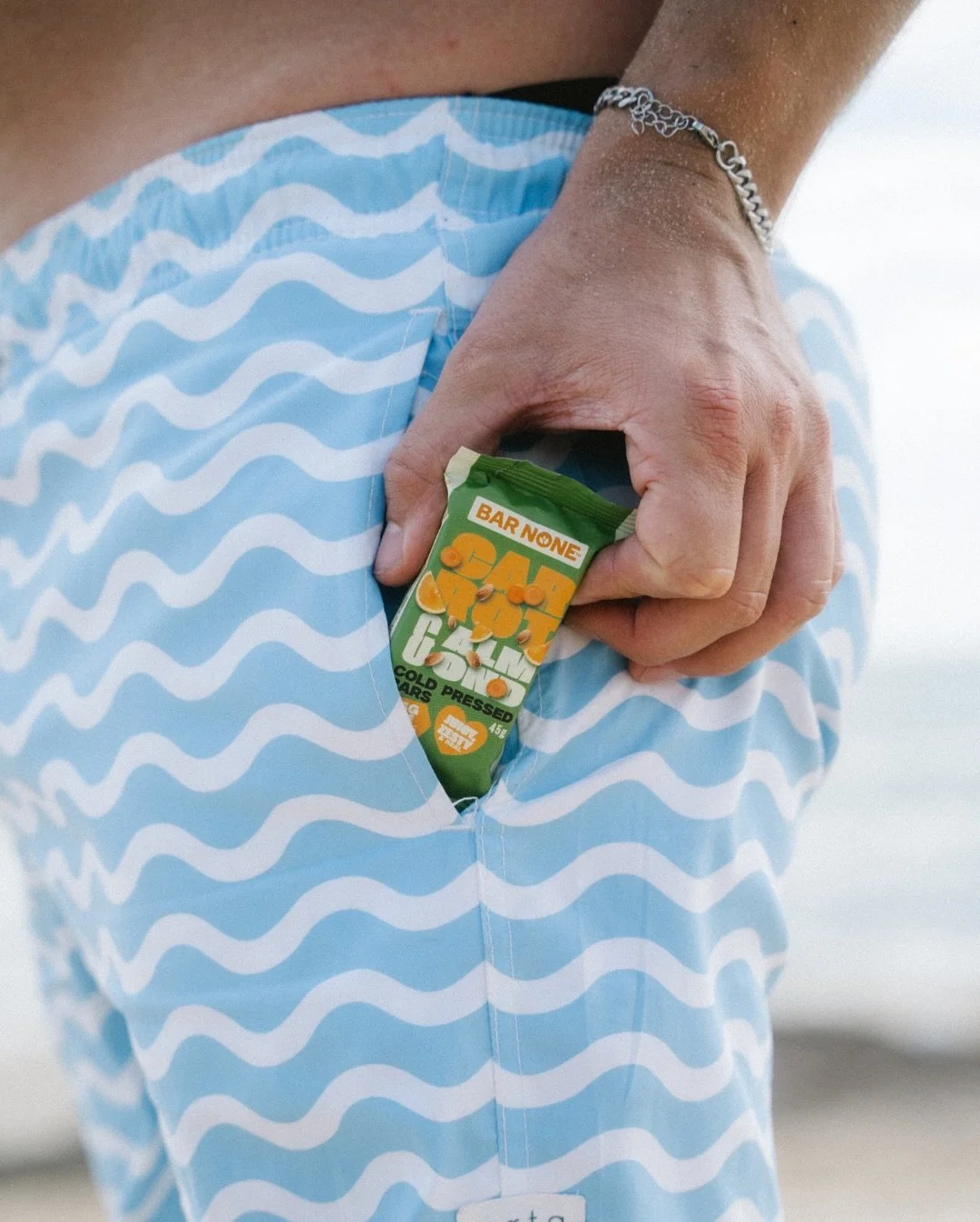 You know that feeling when you grab something quick and easy and immediately regret it?

Yeah. We made something for that. 
Real food in a snackable bar. 
Full of fresh, wherever you go. 
 
#realfood #cleansnacking #coldpressed