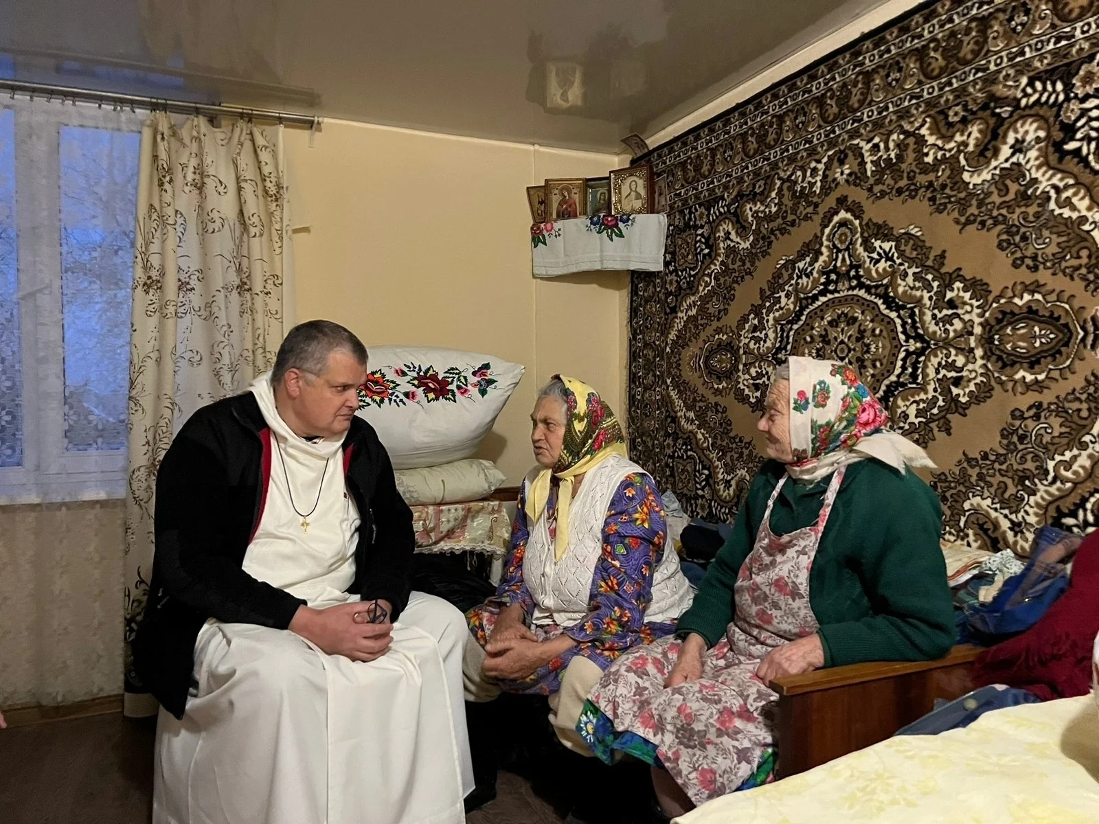 Pater Karel onderweg terug van bewogen bezoek aan o.a. Tsjernihiv en Kiev (Oekraïne)