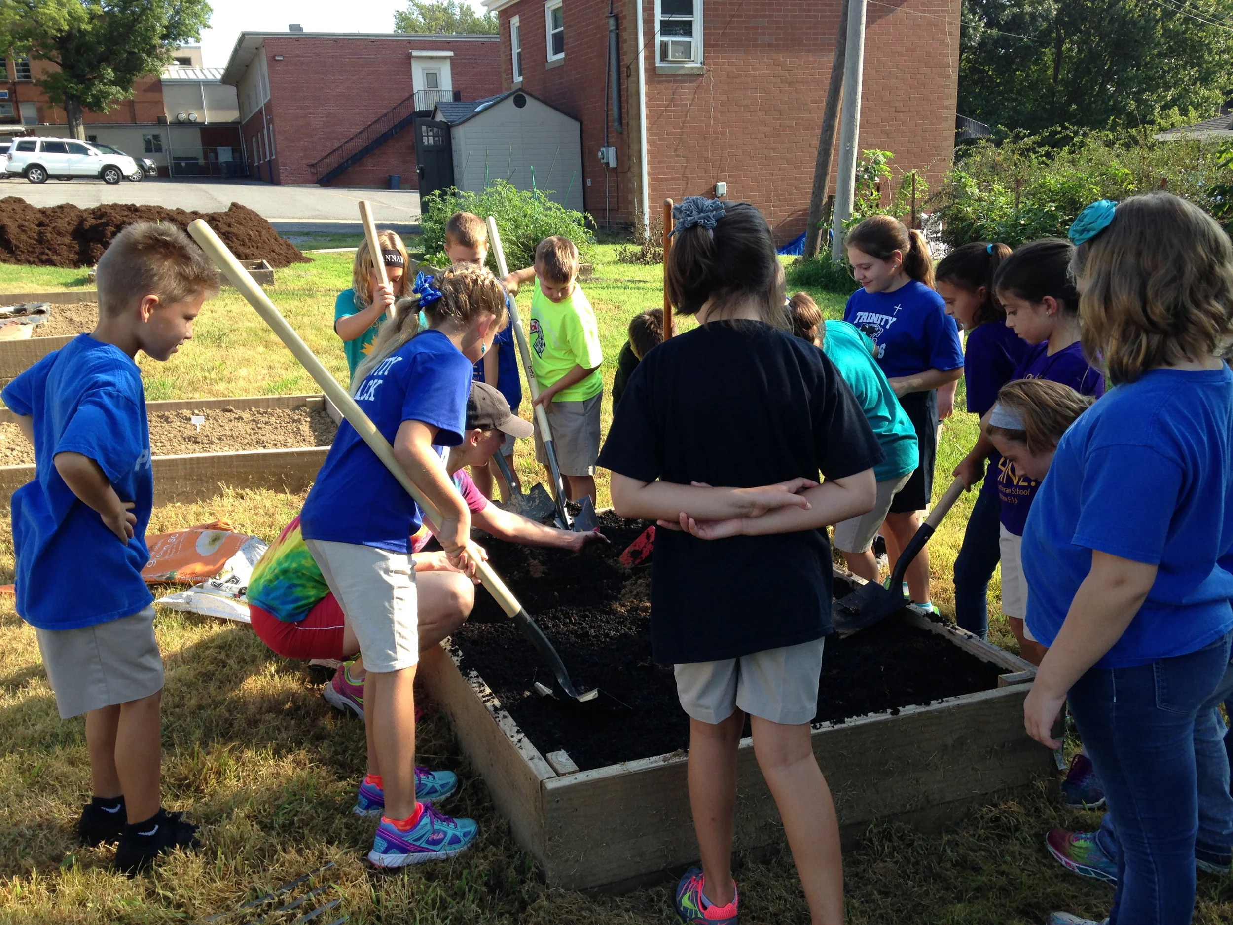 KidsPlanting_IMG_1599.jpg