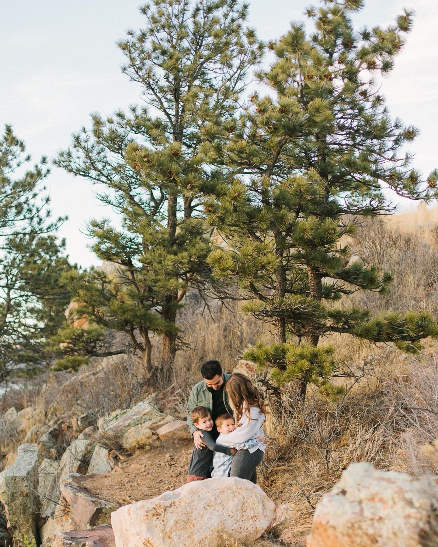 A sweet visit with college friends and some of my oldest clients. It&rsquo;s been such a privilege to shoot their wedding, maternity, newborn and now family sessions. 🫶🏻

&mdash;&mdash;

#focophotographer #fortcollinsphotographer #northerncoloradop