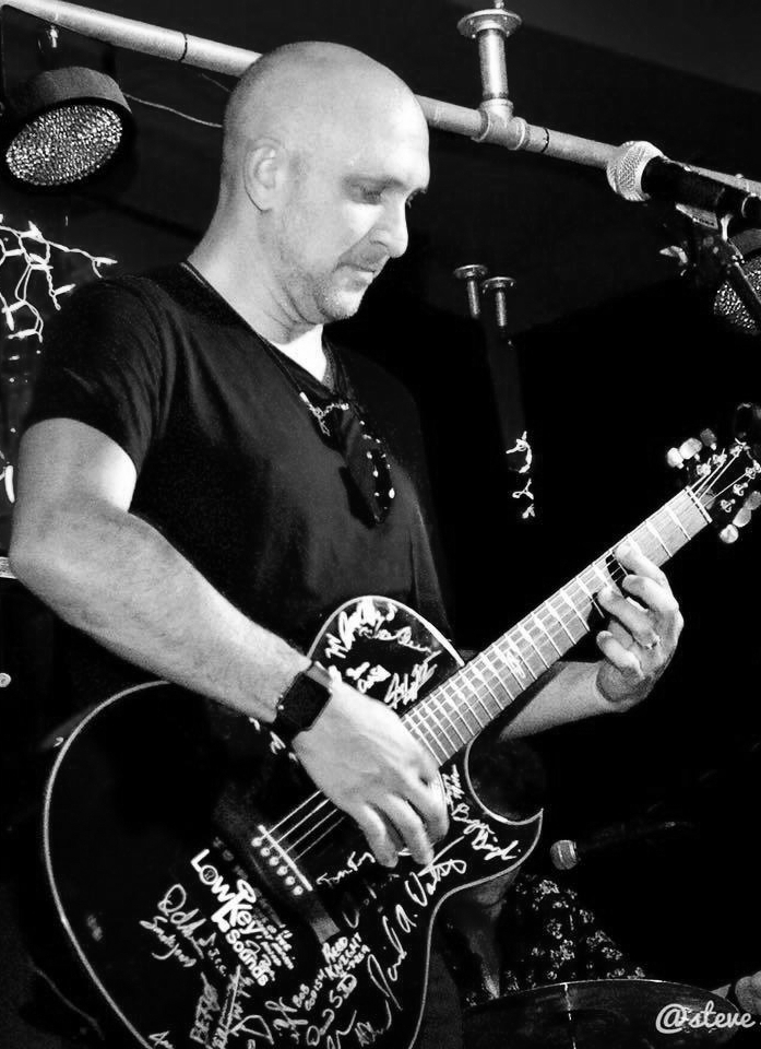 MARTIN CHAPARRO - GUITAR AND VOCALS