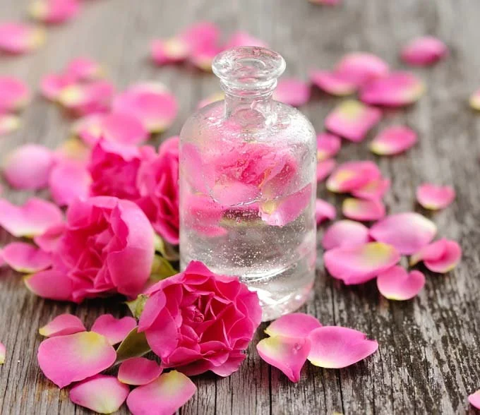 10 Important Benefits of Rosewater