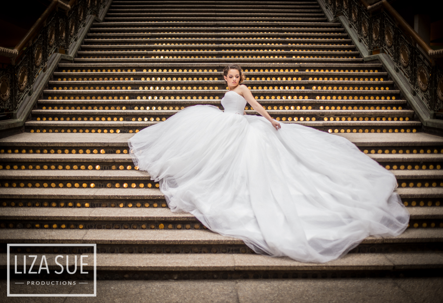 the hyatt downtown cleveland senior portraits white gown