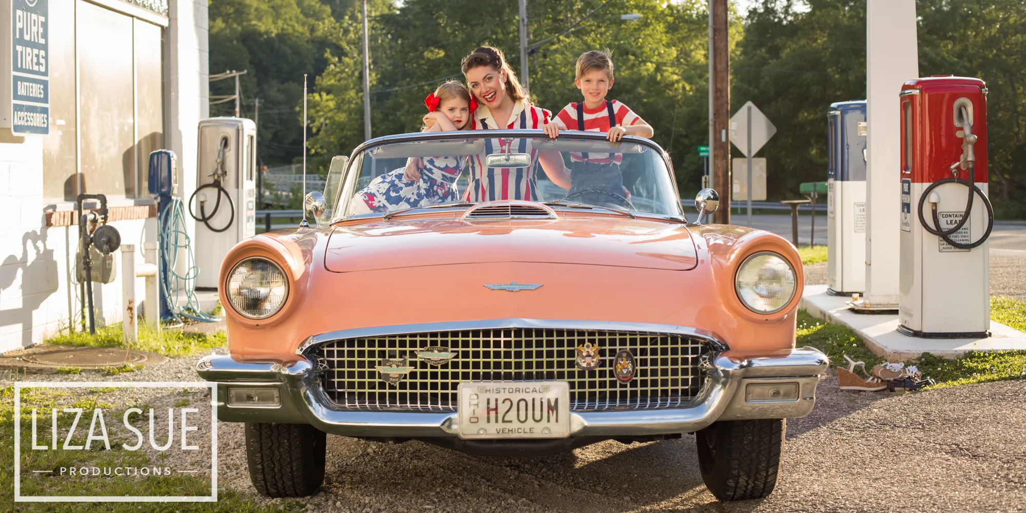 cleveland + akron vintage family photoshoot retro car 1950s (Copy)