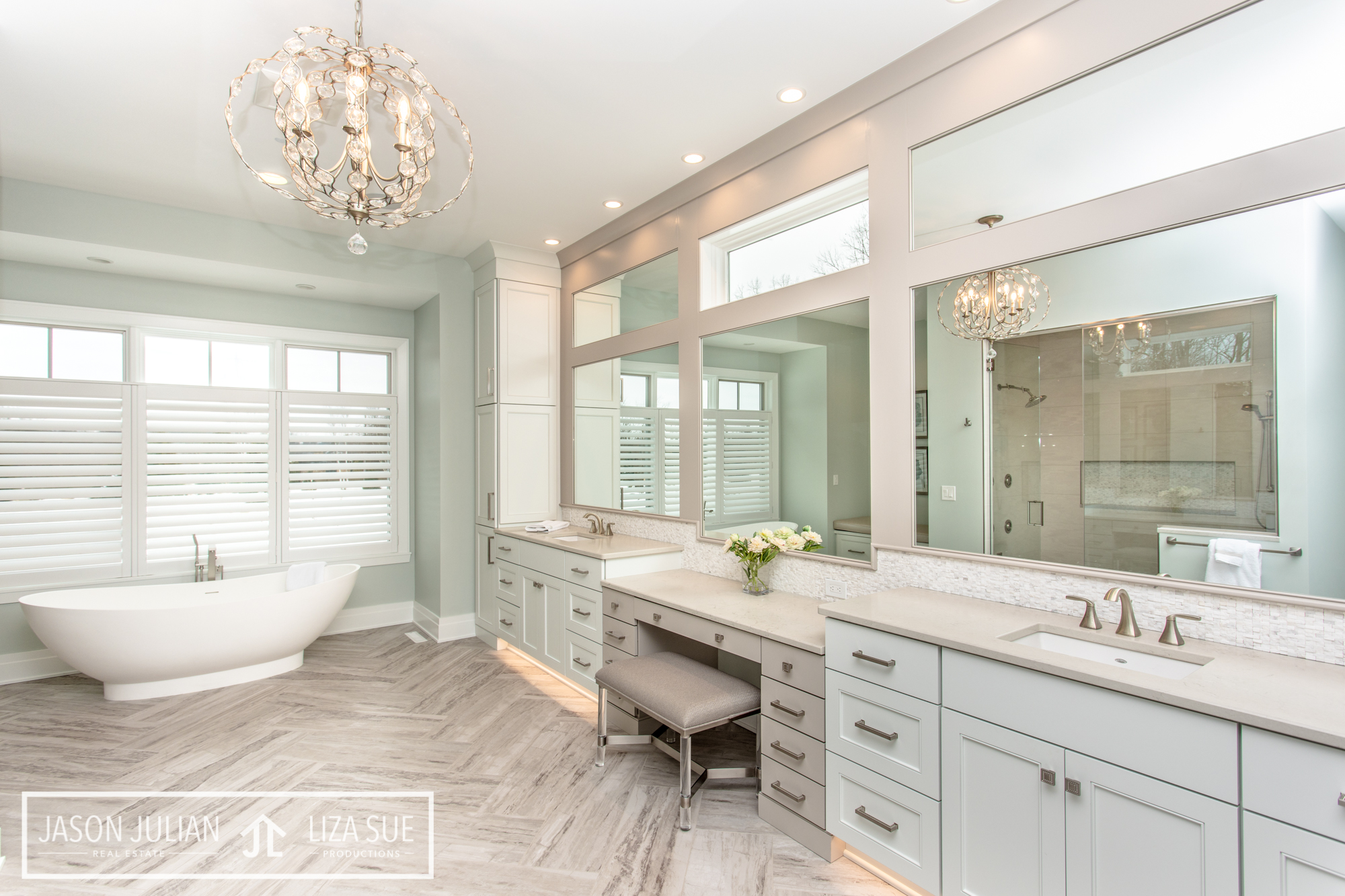 Cleveland + Akron Best Real Estate luxury builder photography bathroom