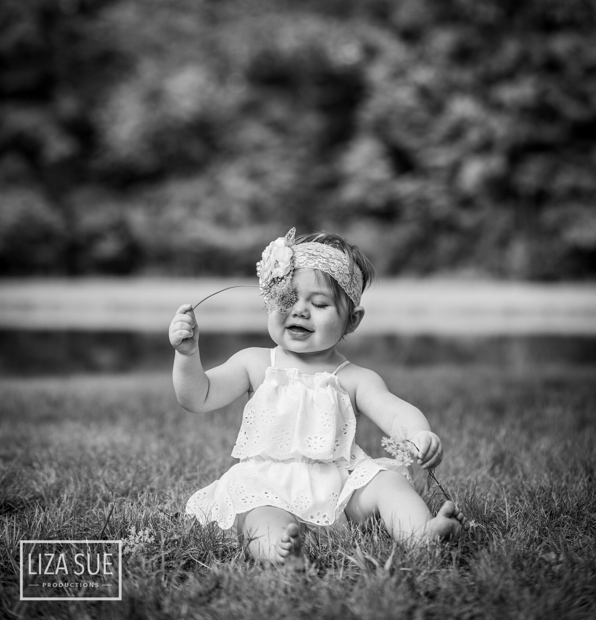 best baby photographer  in Cleveland Akron Ohio - Liza Sue Production Portrait photography Studio
