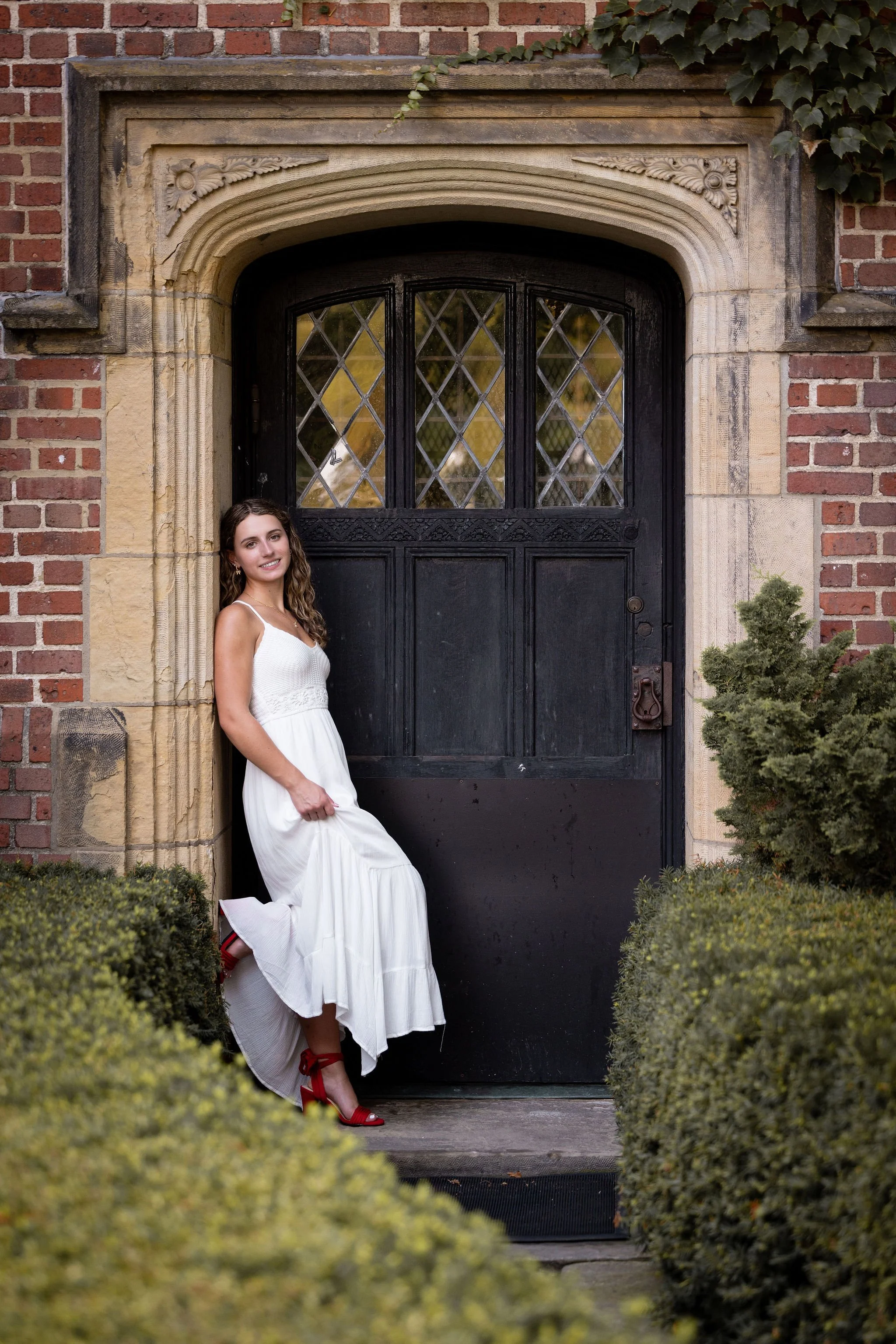 BEST SENIOR PORTRAIT PHOTOGRAPHER NEAR ME - LIZA SUE PRODUCTIONS 