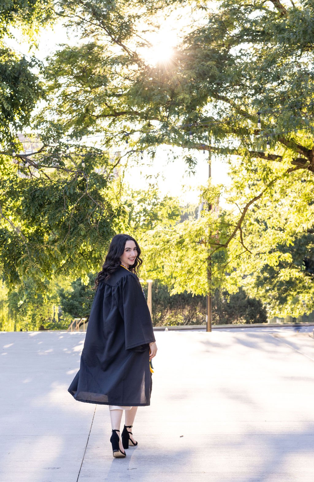 BEST SENIOR PORTRAIT PHOTOGRAPHER NEAR ME - LIZA SUE PRODUCTIONS 