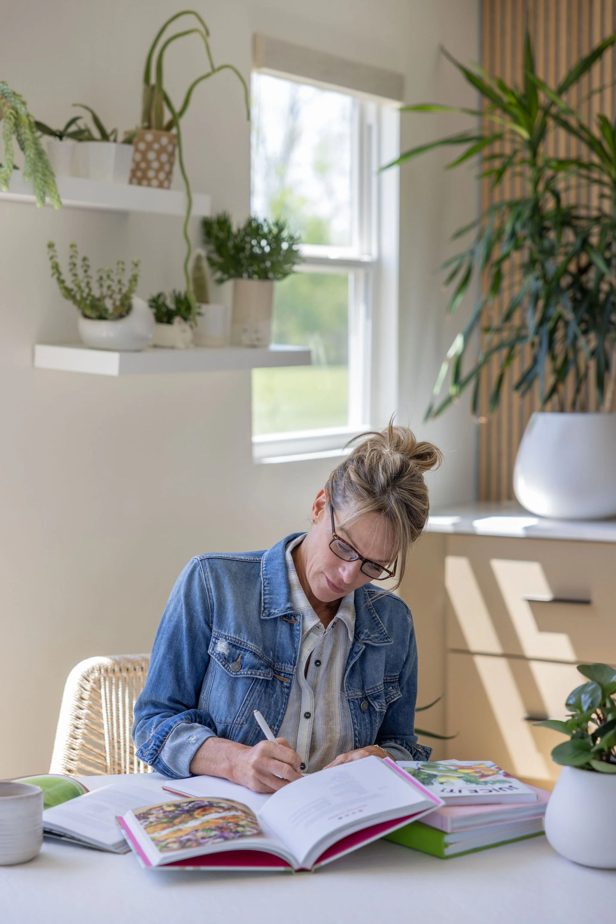  How to prepare for a brand photoshoot or headshots. A complete checklist covering outfits, accessories, planning, and confidence for professional results. 