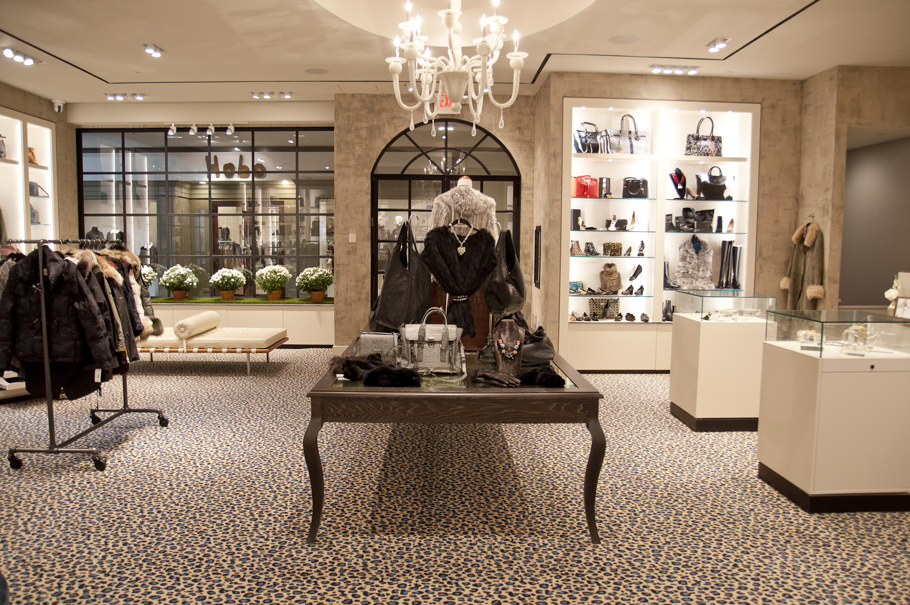 CENTER DISPLAY TABLE