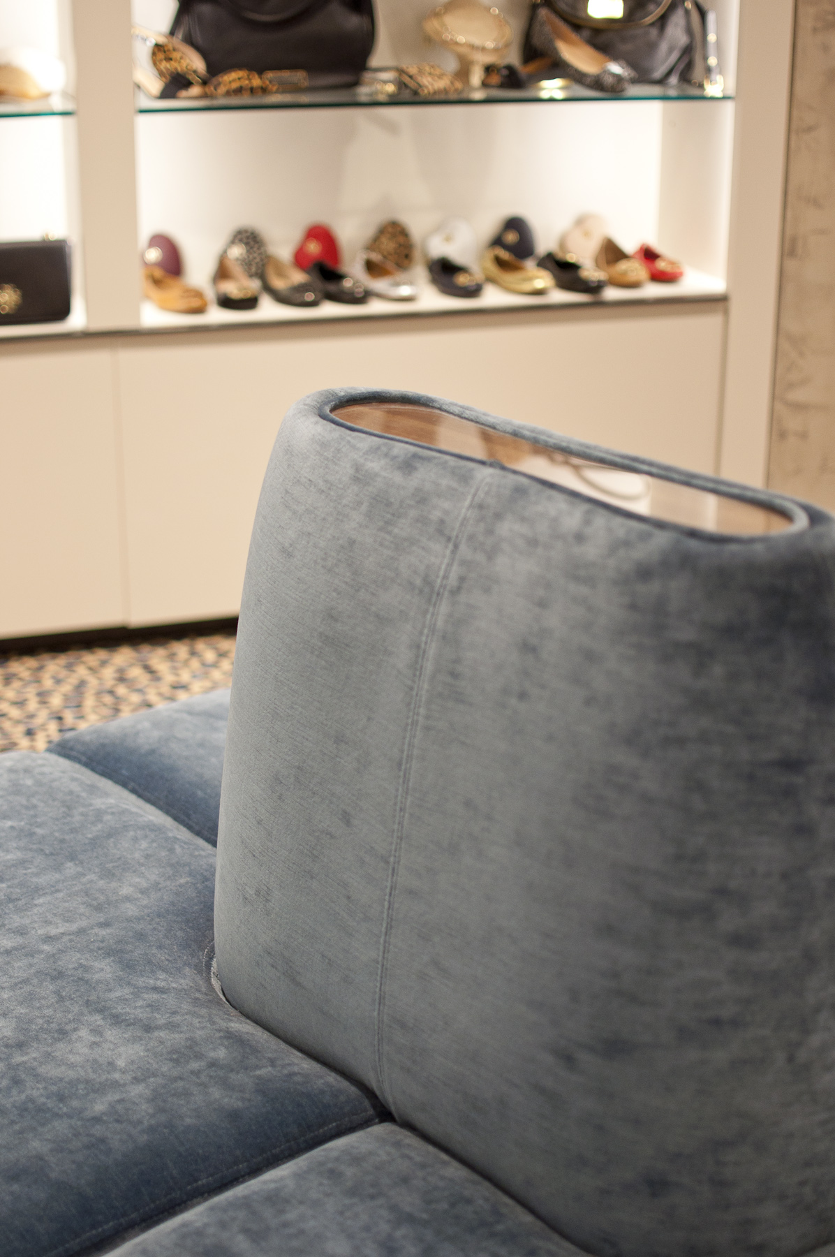 CUSTOM SETTEE DETAIL