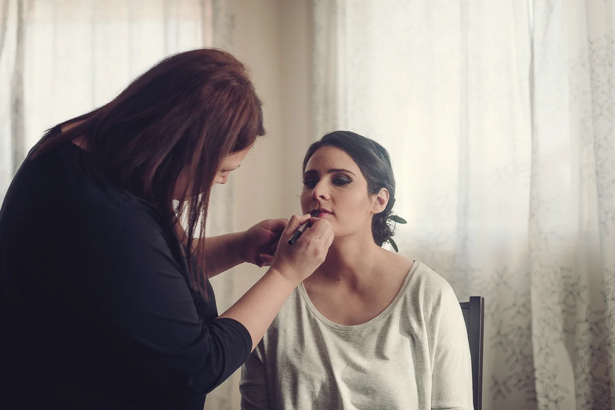 candid wedding photographer - bride's getting ready