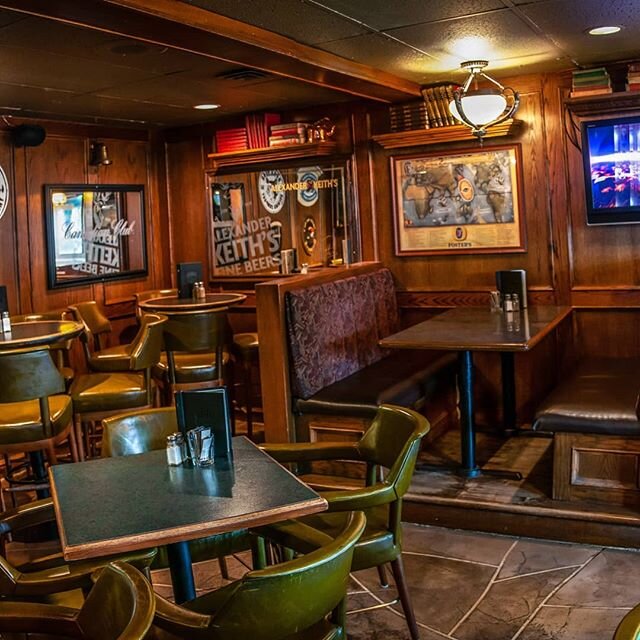 Cozy corner @duggansboundary 
#publife #duggansboundary #yeg #yegpub #yourneighbourhoodpub