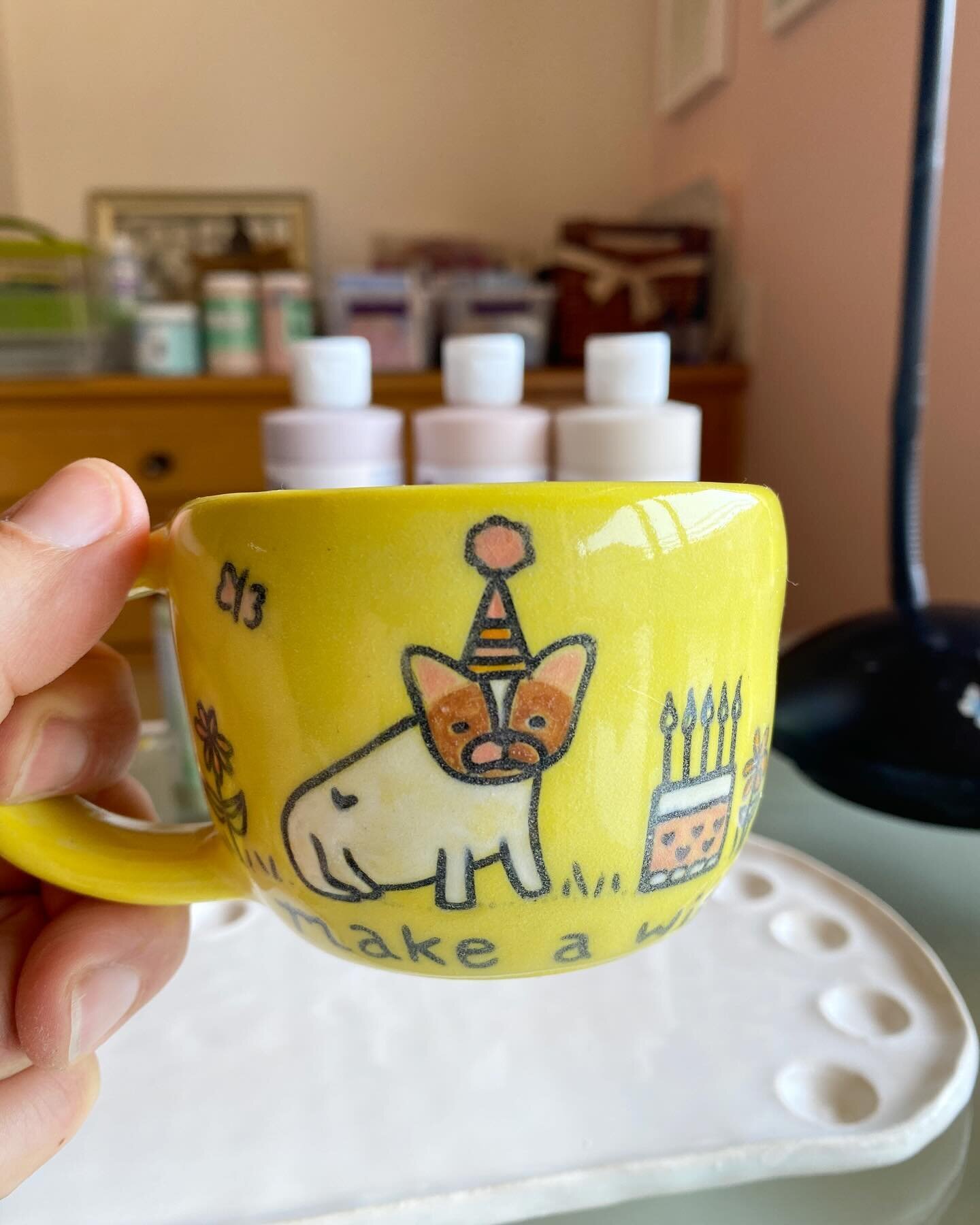 I think the yellow makes this mug a 10 of 10. Didn't think I would love the yellow under glaze but I'm obsessed with it. 

💛💛💛💛