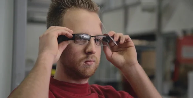 Google Glass im Testbetrieb für DHL und Schiphol Flughafen.