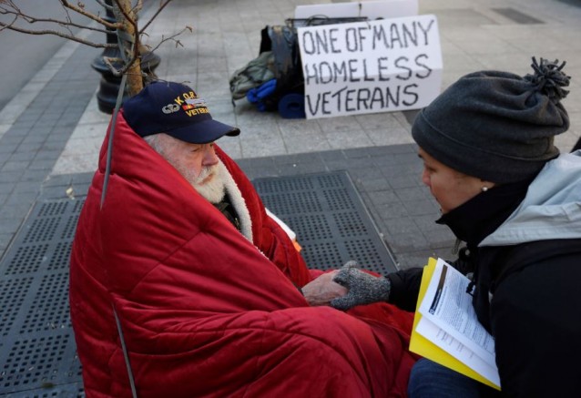 homeless-veteran-ap-638x437.jpg