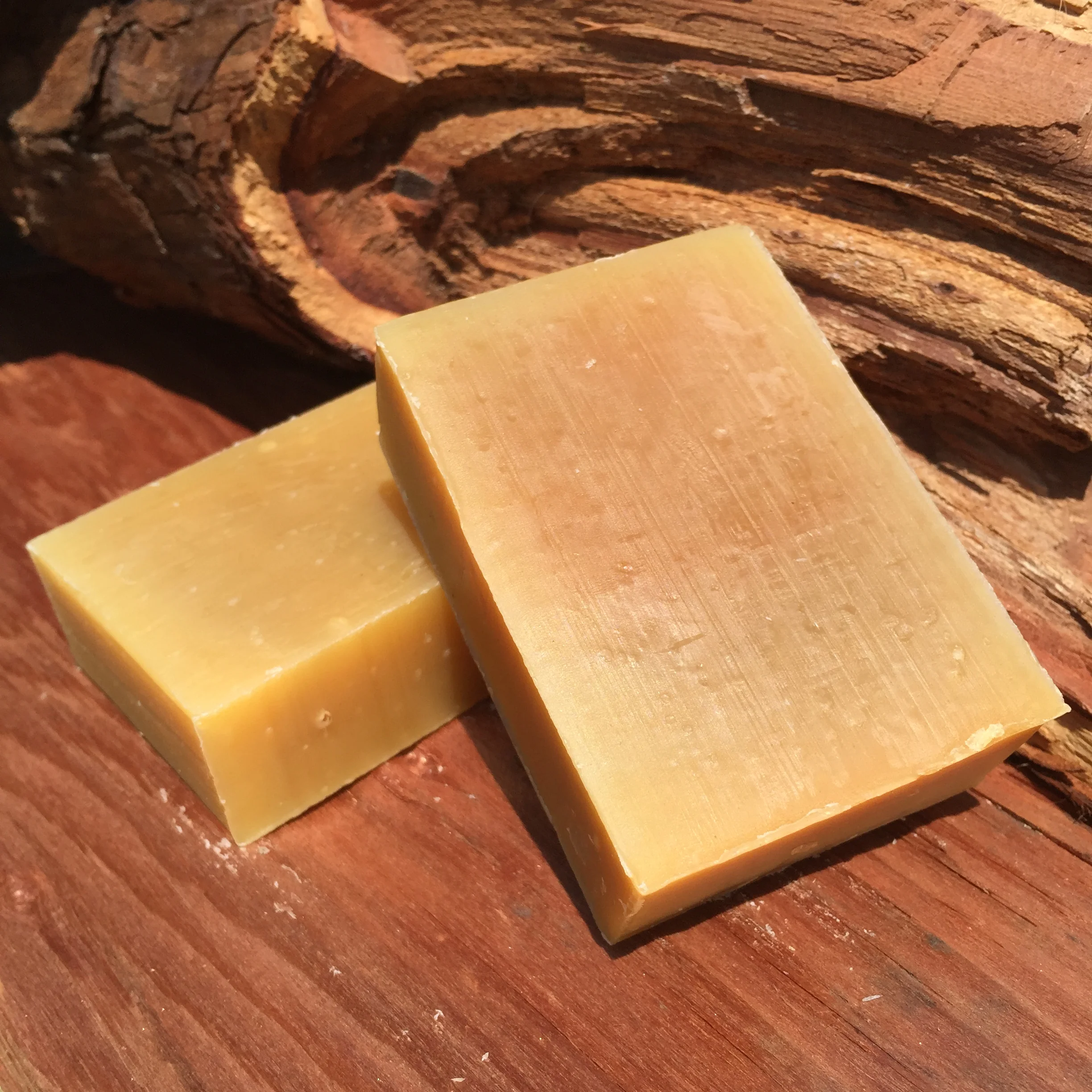     Tea Tree Lemon Picker     This bar is packed with Lemongrass Essential Oil. Known to boost self-esteem, confidence, hope and mental strength,&nbsp;&nbsp;it uplifts spirits and may fight &nbsp;depression.     Also used as an antibacterial and anti
