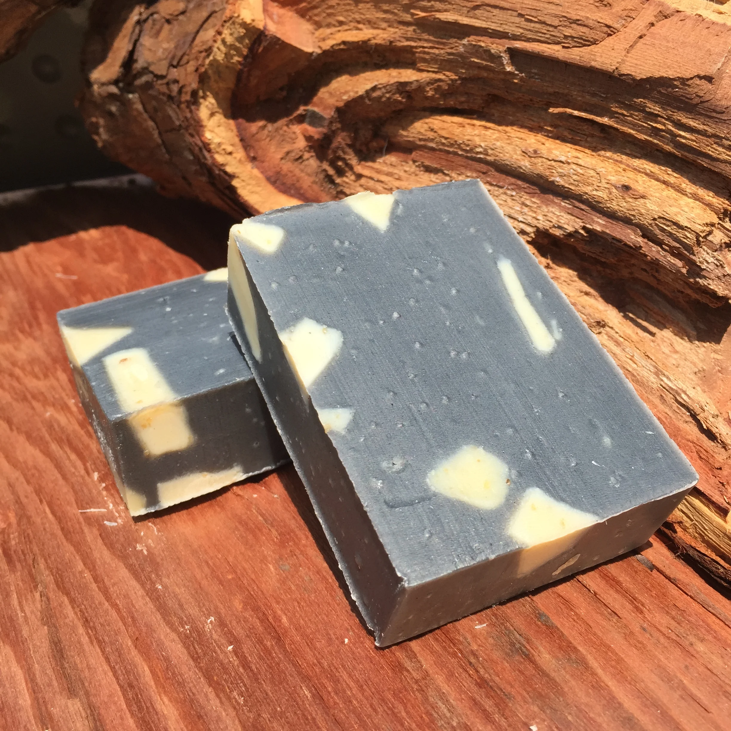     Orca     Opposite the MoonWalker bar - Orca's blend is an amazing balance of the Black Magic ( activated charcoal, lavender,&nbsp;tea tree ) bar with chunks of Smooth Gypsy (b entonite clay, kaolin clay, organic oats ) inside of it. &nbsp;Activat