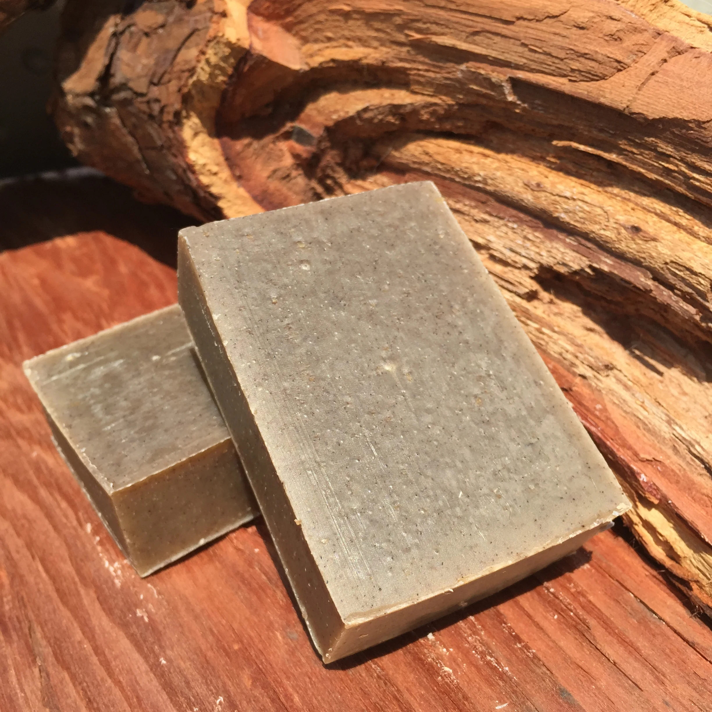     Radical Green T.&nbsp;     One of our more deeply scented bars. &nbsp; Radical Green T.&nbsp;can be  used for shaving, shampoo, or shower soap. &nbsp;This bar is very grounding and has a magically relaxing scent of Cedarwood and Peppermint, with 