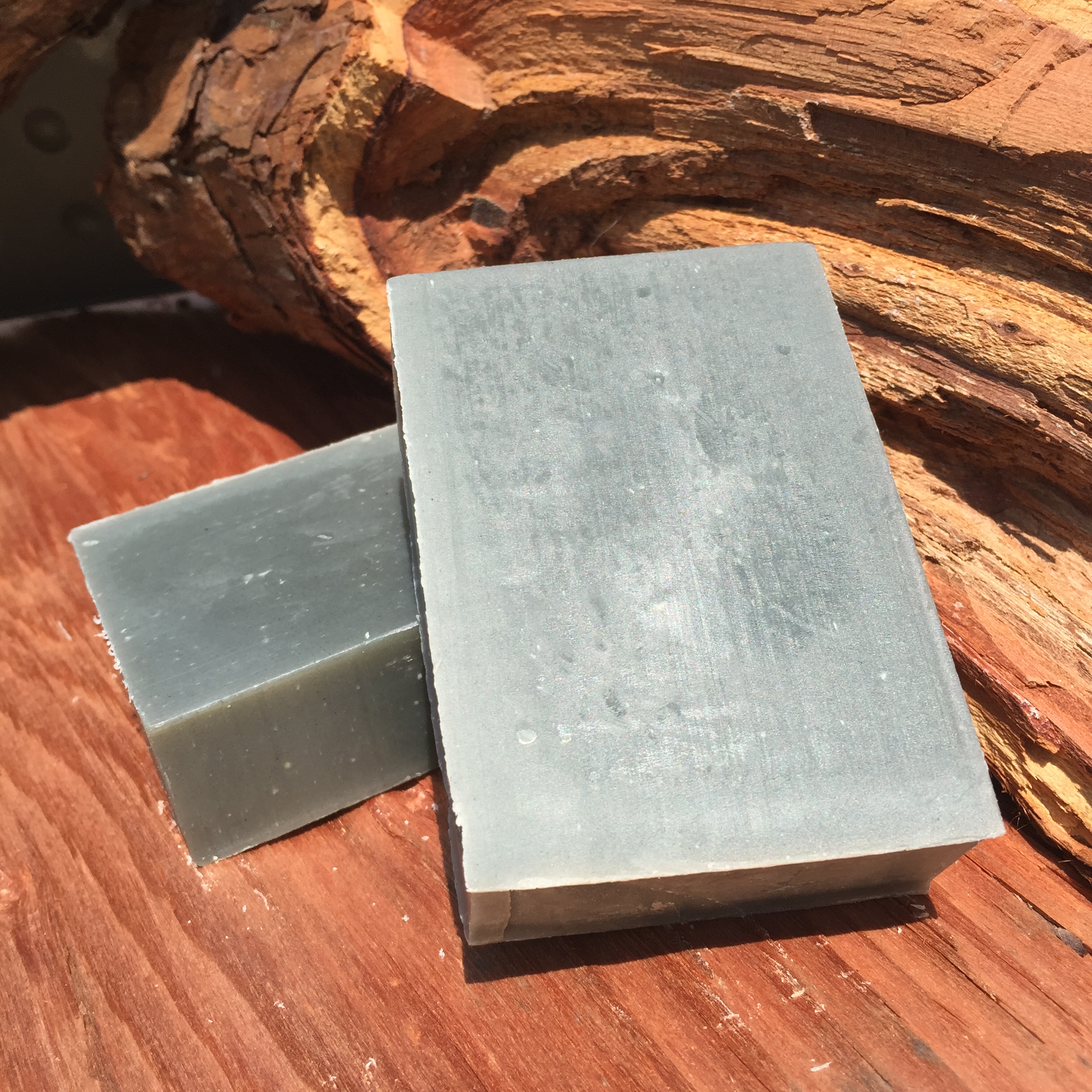     Dark Licorice Divide      We have brought out this bar for the Black Licorice lovers out there. &nbsp;You know who you are. &nbsp;This bar is good for relaxing and calming down. &nbsp;Anise seed is a natural sedative which has been widely leverag