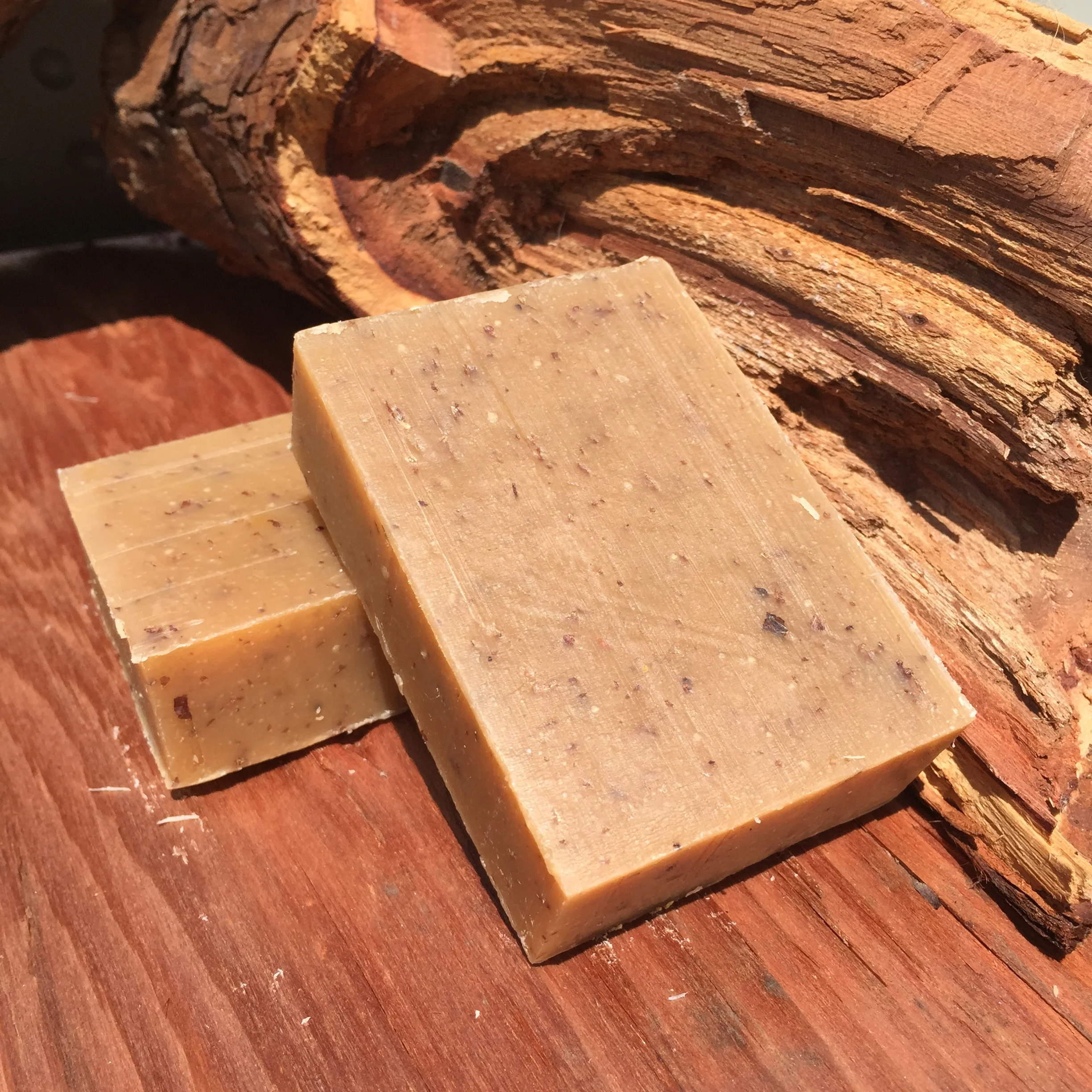     Hoppy Hippie      Need we say more? The commonly associated Patchouli to the 1960's Hippie is showcased here.&nbsp;This bar has wonderful grounding properties from the &nbsp;Patchouli essential oil, with the Nugget and Fuggle Hops infused oils fo