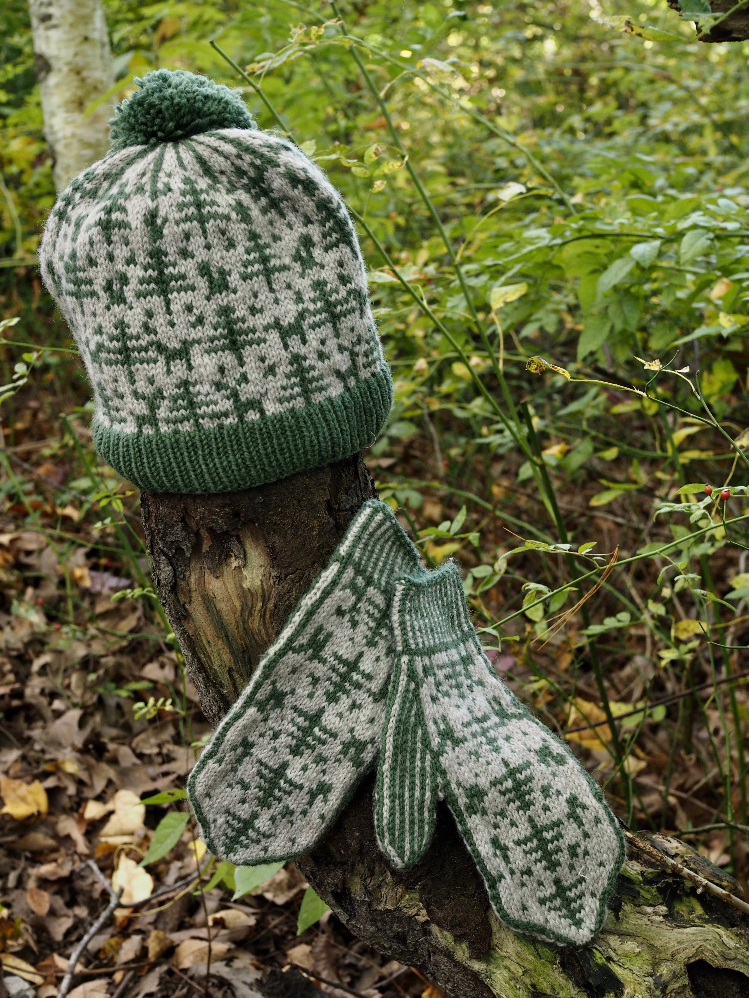 Woodland Hat &amp; Mittens - PDF Pattern