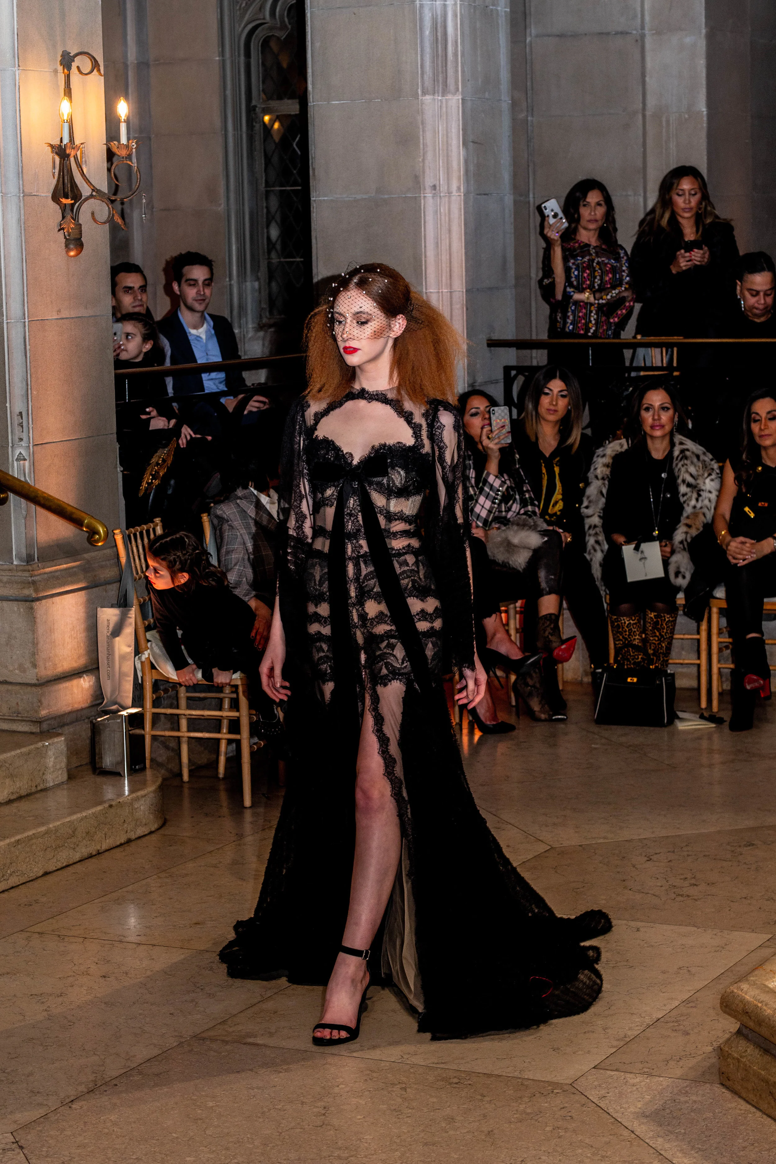 Karen-Sabag-Show-320.jpg