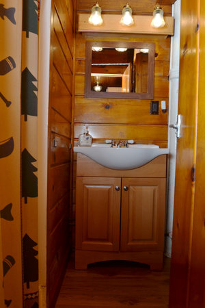 Lucky Horseshoe Cabin #19 - Interior Bathroom.JPG