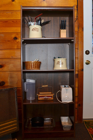 Lucky Horseshoe Cabin #19 - Interior Shelf.JPG