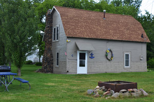 Lucky Horseshoe Cottage #16 - Exterior.JPG