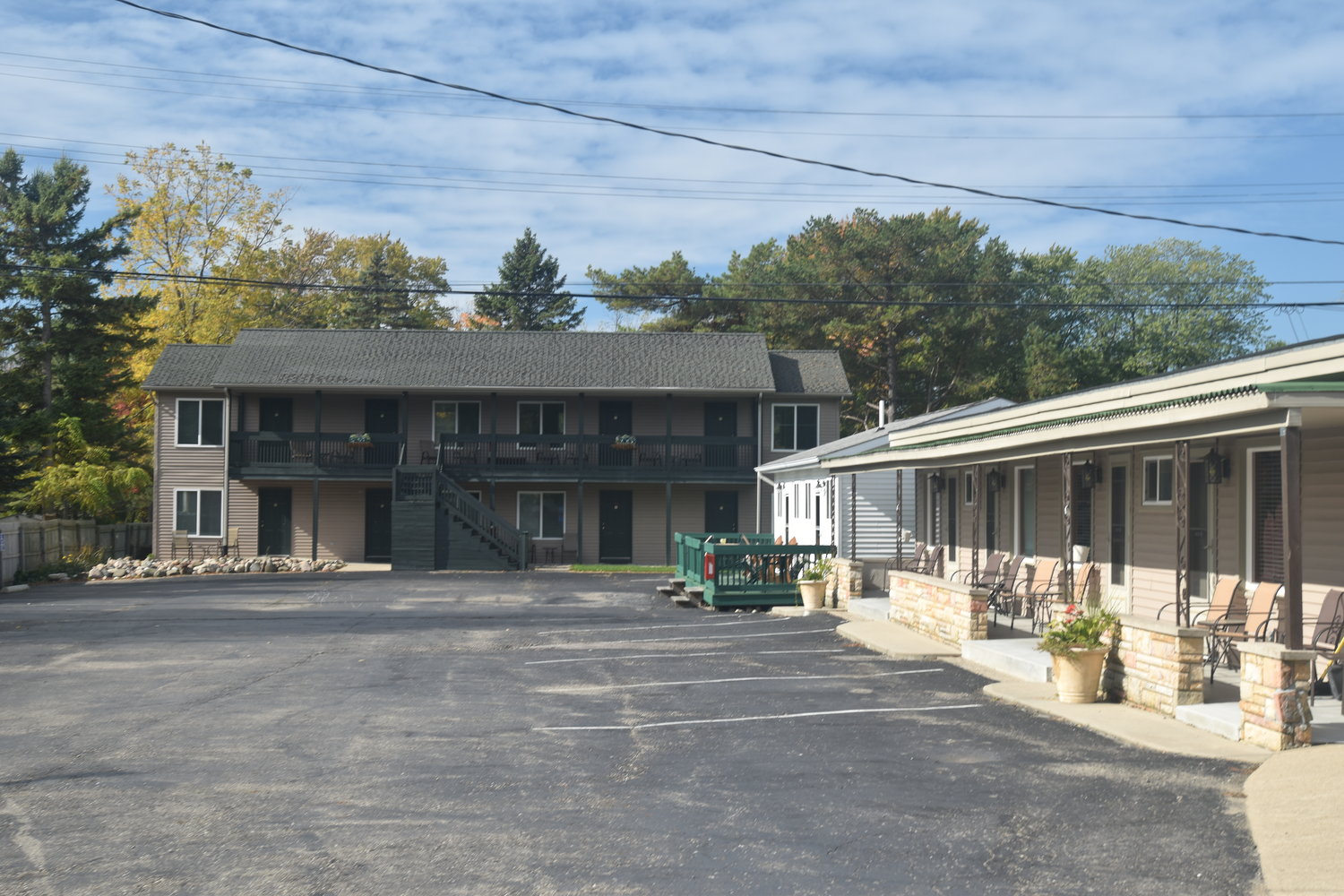 Blue Spruce Motel - Port Austin - Parking Lot.jpeg