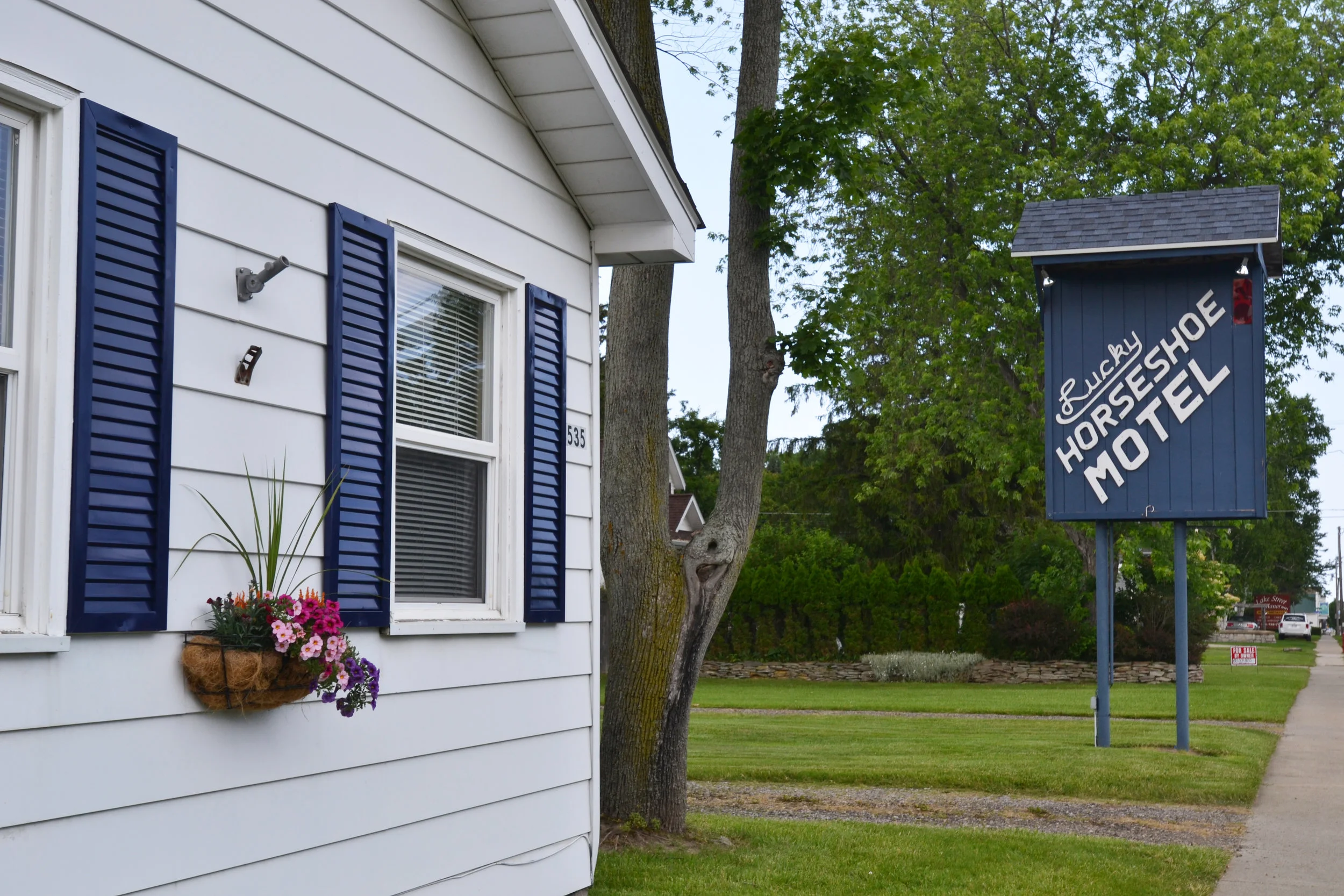 Lucky Horseshoe Exterior Property Sign.JPG