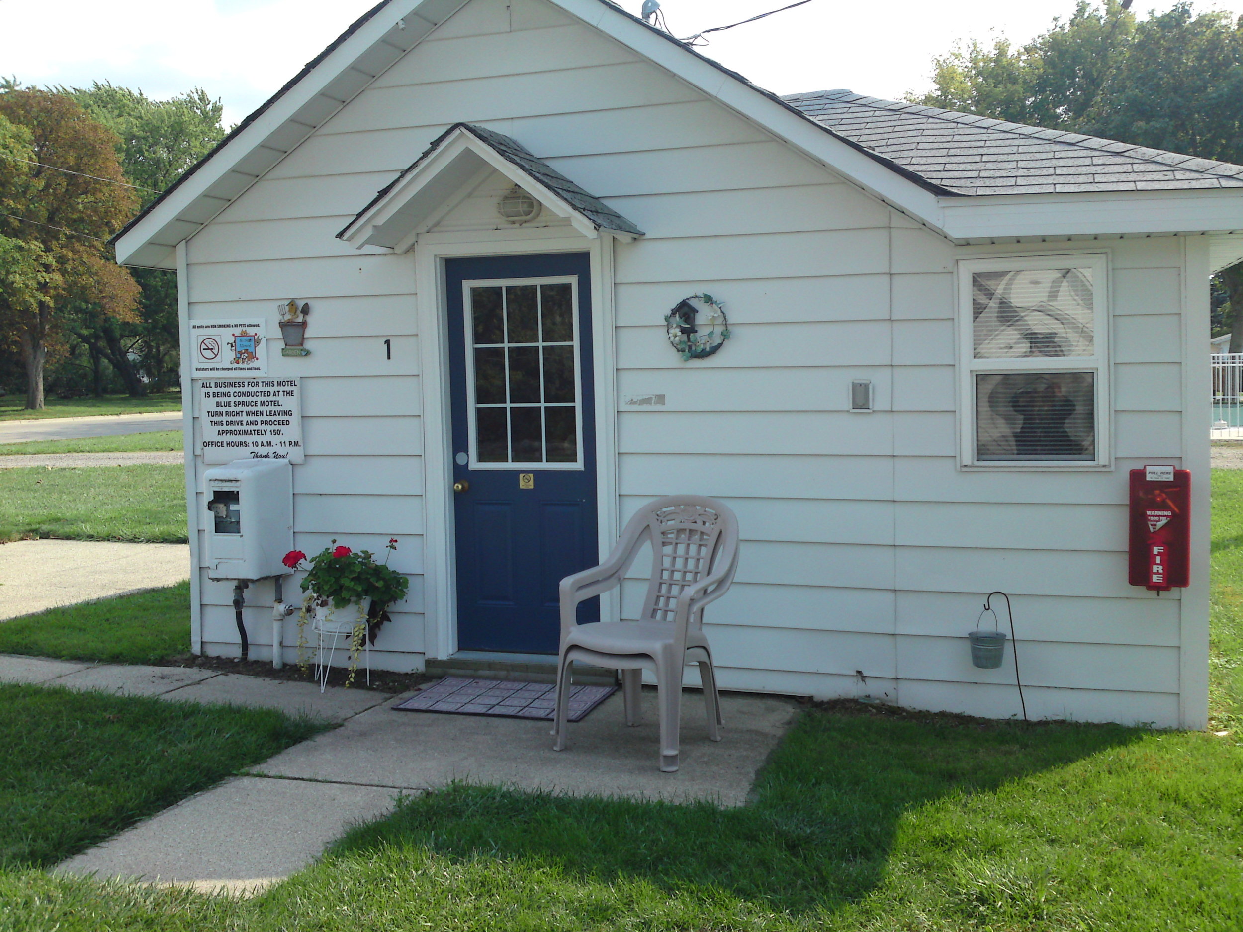 Lucky Horseshoe - Cabin Number 18 (1) - Exterior.JPG