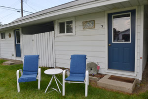Lucky+Horseshoe+Room+#24+-+Exterior+with+Seating.jpeg