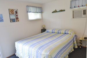 Lucky+Horseshoe+Room+#25+Barrier+Free+-+Interior+Queen+Bed.jpeg