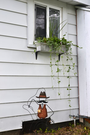 Lucky+Horseshoe+Room+#27+-+Exterior+Window.jpeg