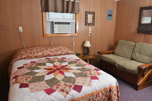 Lucky+Horseshoe+Room+#27+-+Interior+(1)+Full+Size+Bed+and+Seating.jpeg