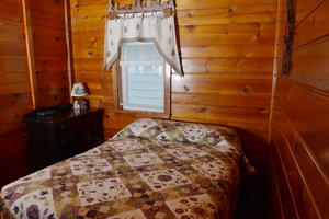 Lucky+Horseshoe+Cabin+#19+-+Interior+Bedroom.jpeg