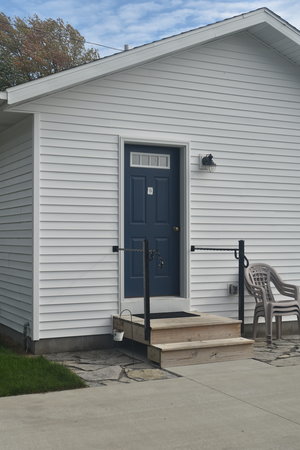 Lucky+Horseshoe+Cottage+#17+-+Exterior.jpeg