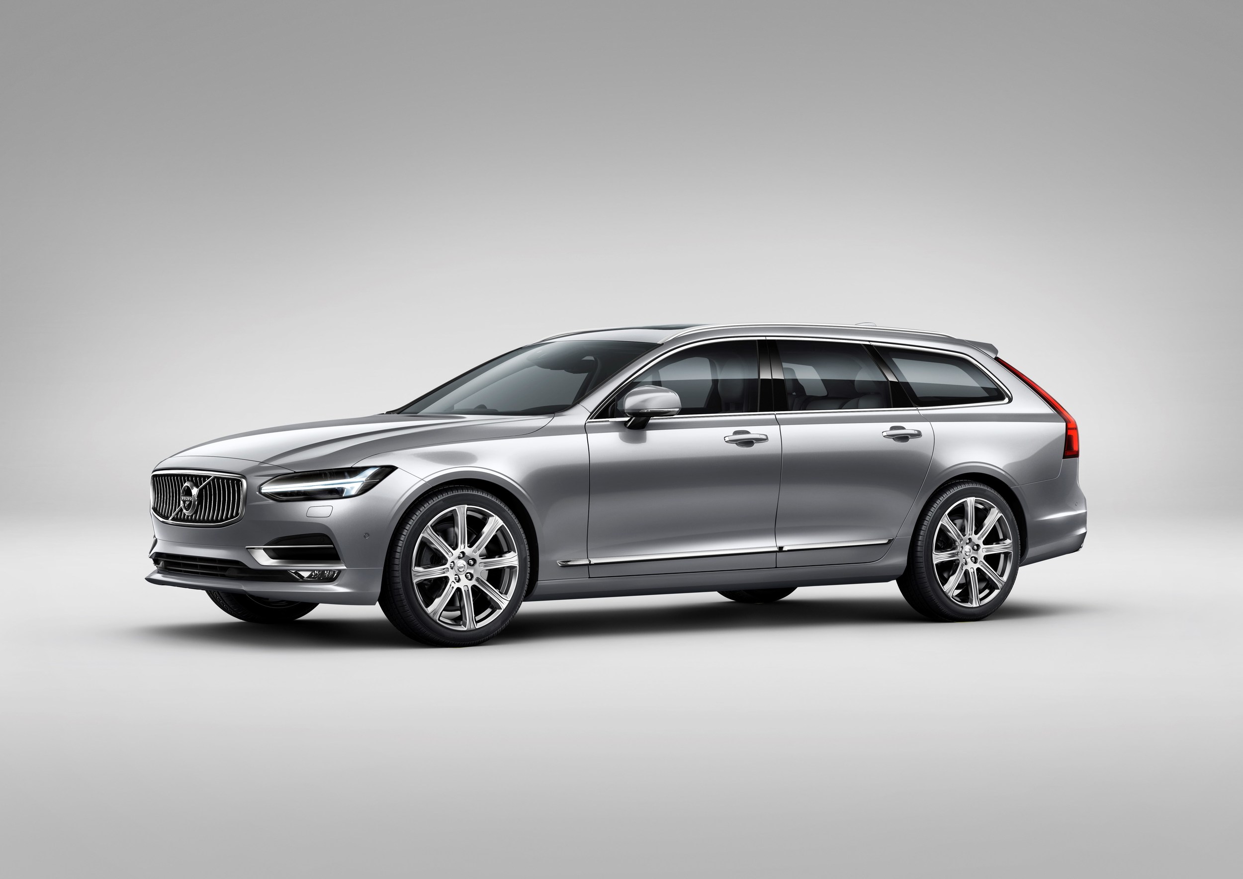 174111_Volvo_V90_Studio_Front_3_4.jpg