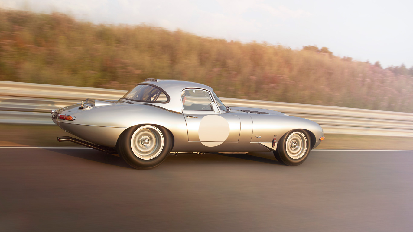 Jaguar_LWE_Tracking_06_1366_tcm76-162996_desktop_1366x769.jpg