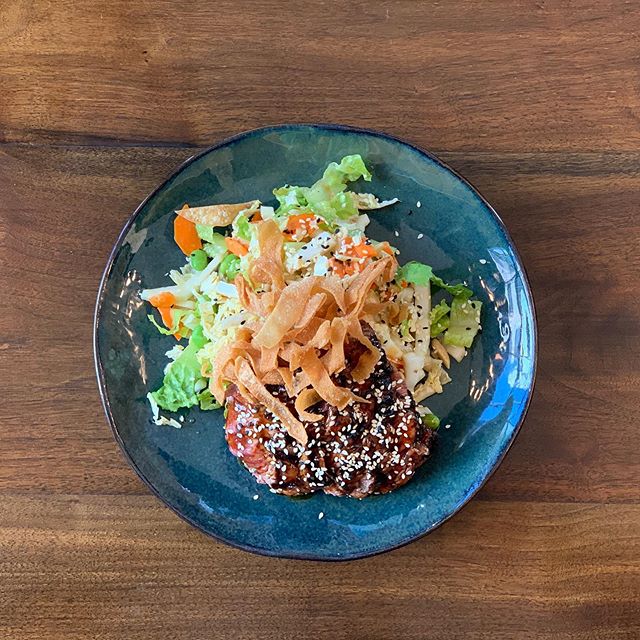 NEW SALAD 🚨 ALERT!! Steak, sesame, wonton, edamame, napa, carrot, water chestnuts, ponzu and Love!