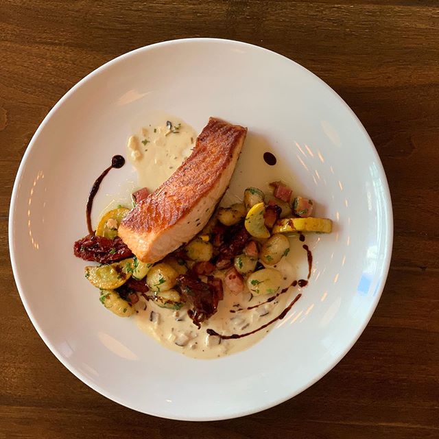 🍂 New fall salmon dish! Gnocchi, sun dried tomatoes, squash, shiitake cream! 🤤