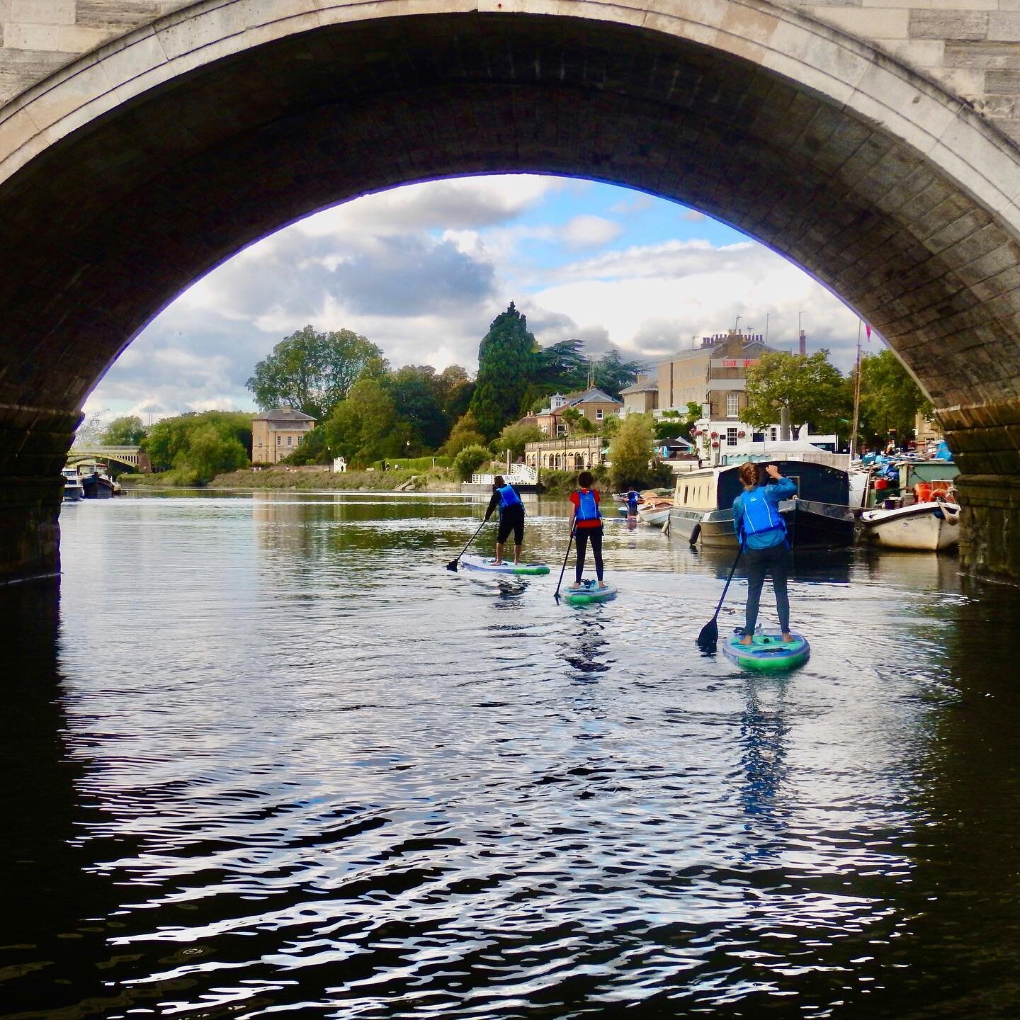 Summer in #RichmondUponThames you have to ❤️ it!

It&rsquo;s been a great summer for Paddleboarding on the #RiverThames. If you haven&rsquo;t already, now is a great time to #JoinUsOnTheWater

🏄&zwj;♀️🏄&zwj;♂️😎☀️🤙🏽

#SummerInLondon
#IndianSummer